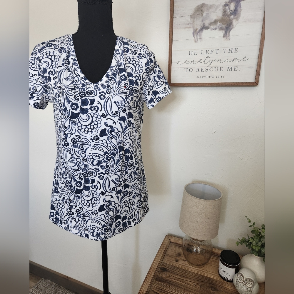 TOMMY HILFIGER V-NECK FLORAL TOP